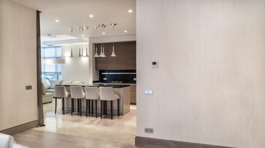 Травертин в интерьере кухни