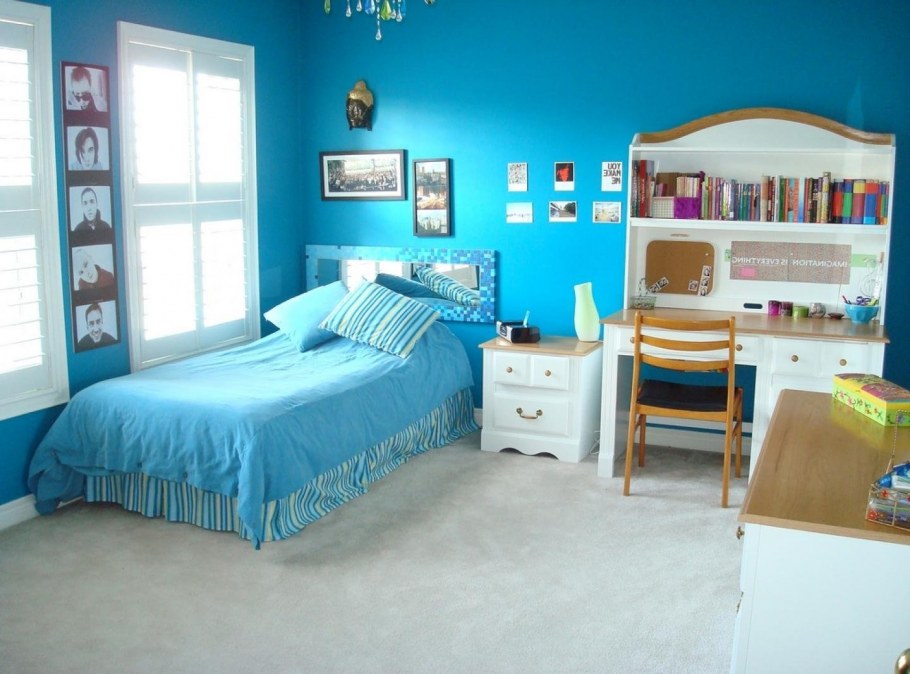 Комната для девочки подростка в голубых тонах