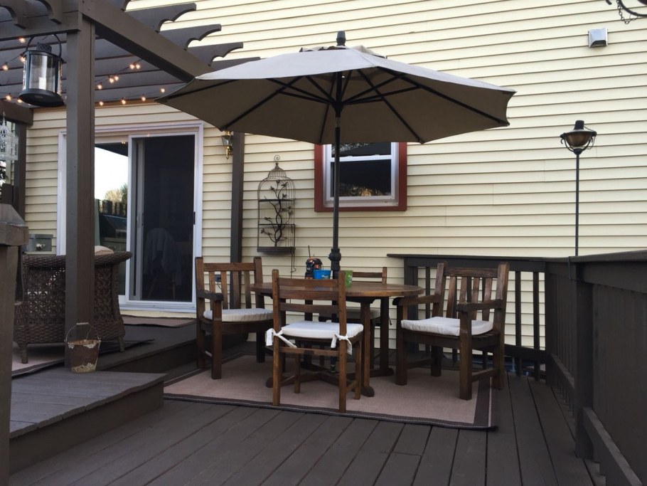 Веранда в коричневом цвете