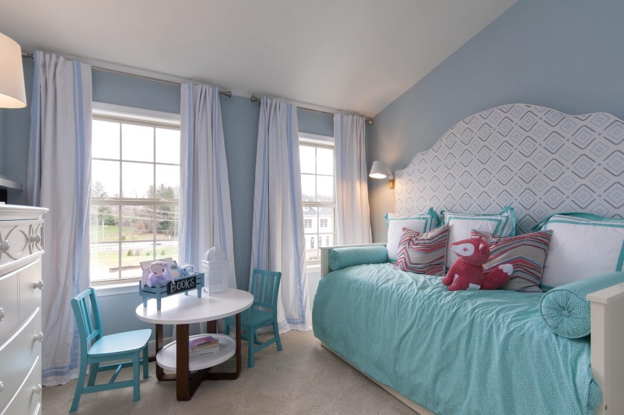 Голубая спальня для девочки