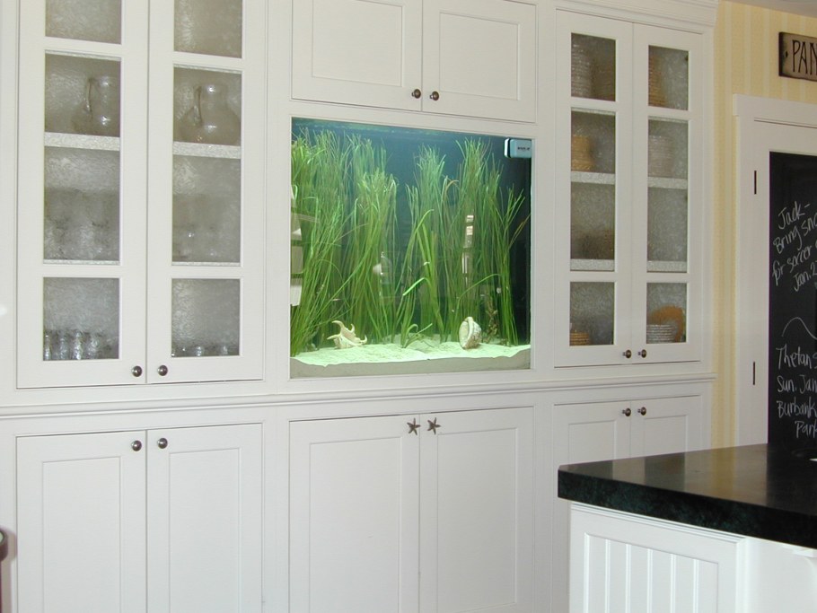 Аквариум встроенный в мебель