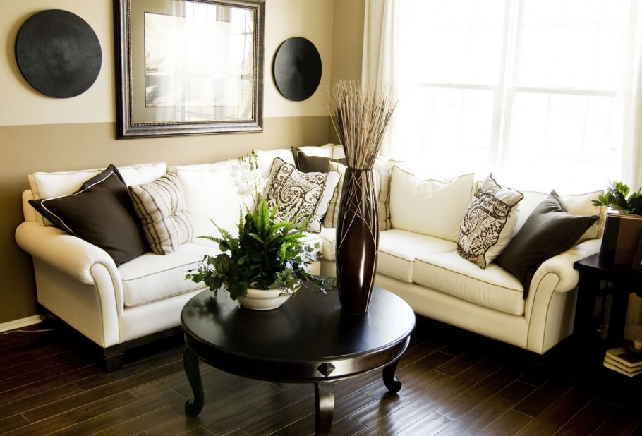 Планировка гостиной с камином