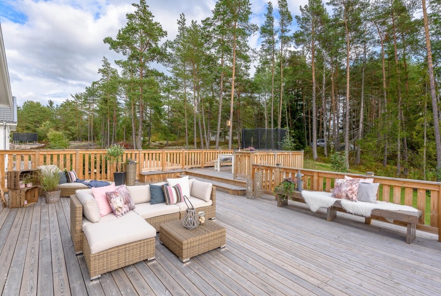 Терраса с видом на лес