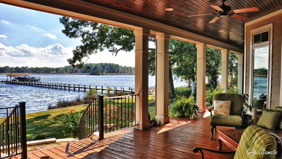 Терраса с видом на озеро