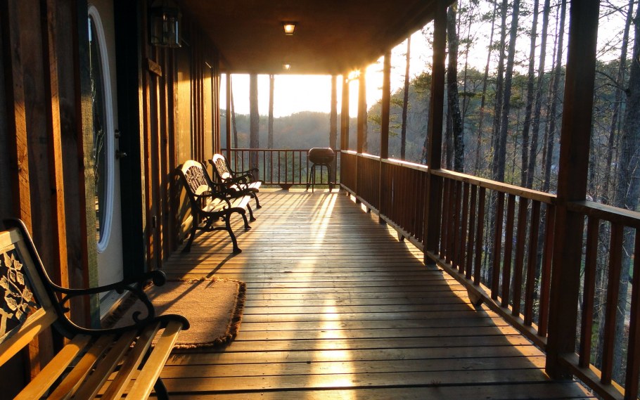 Веранда в лесу