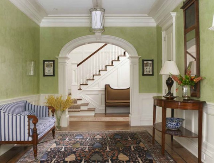 Фисташковый цвет в интерьере прихожей