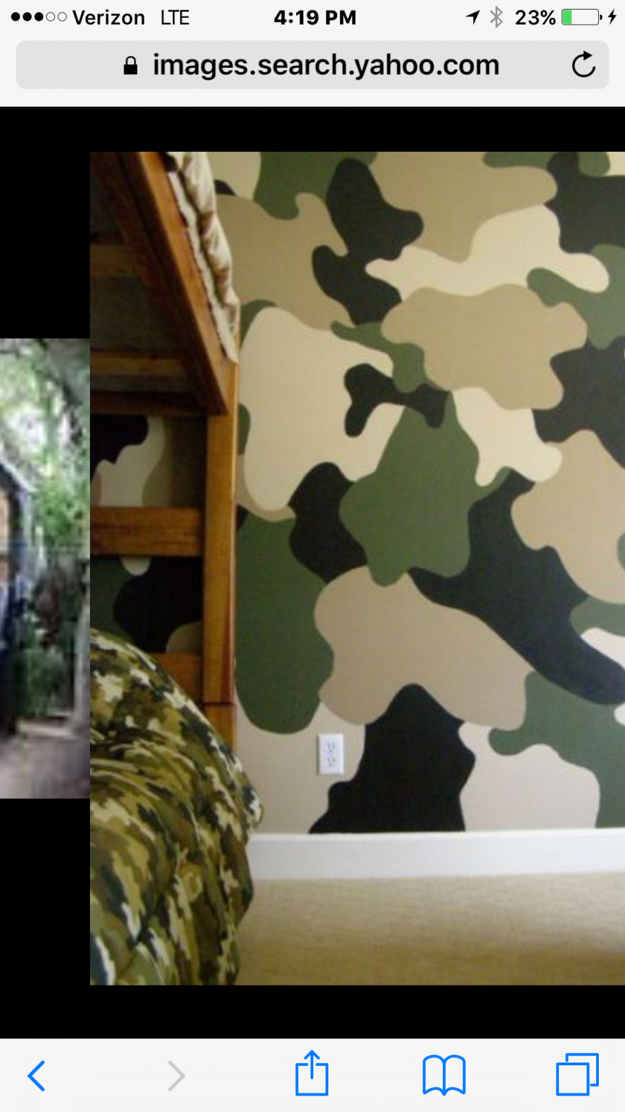 Самолет на стене