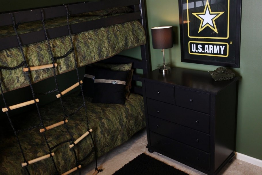 Комната в армейском стиле