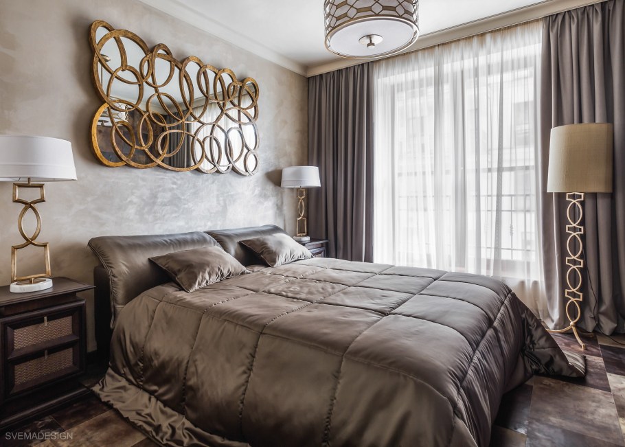 Зеркало над изголовьем кровати