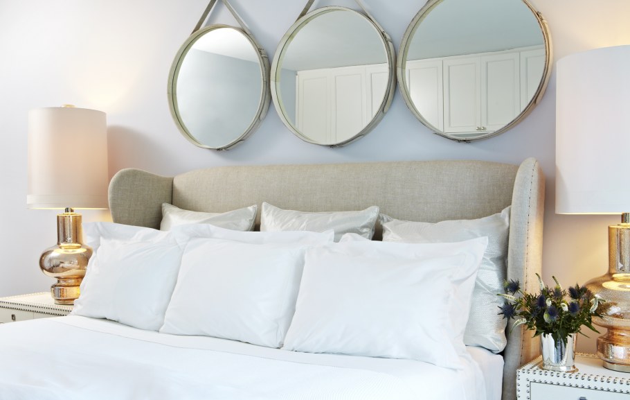 Зеркало над кроватью