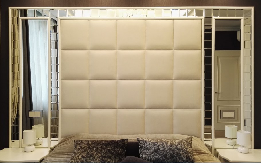 Зеркальное изголовье кровати