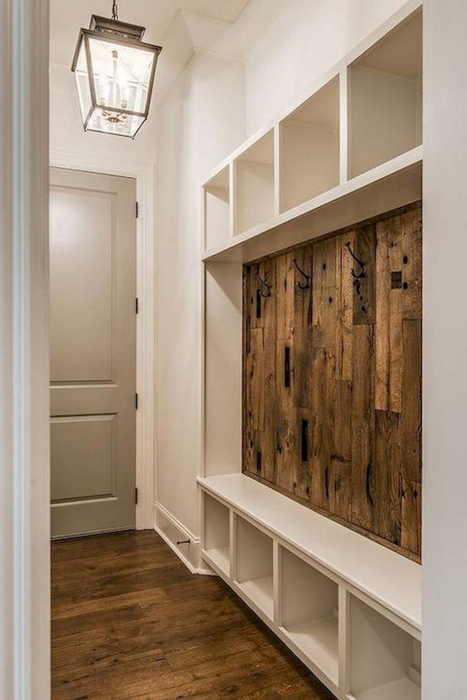 Узкая прихожая