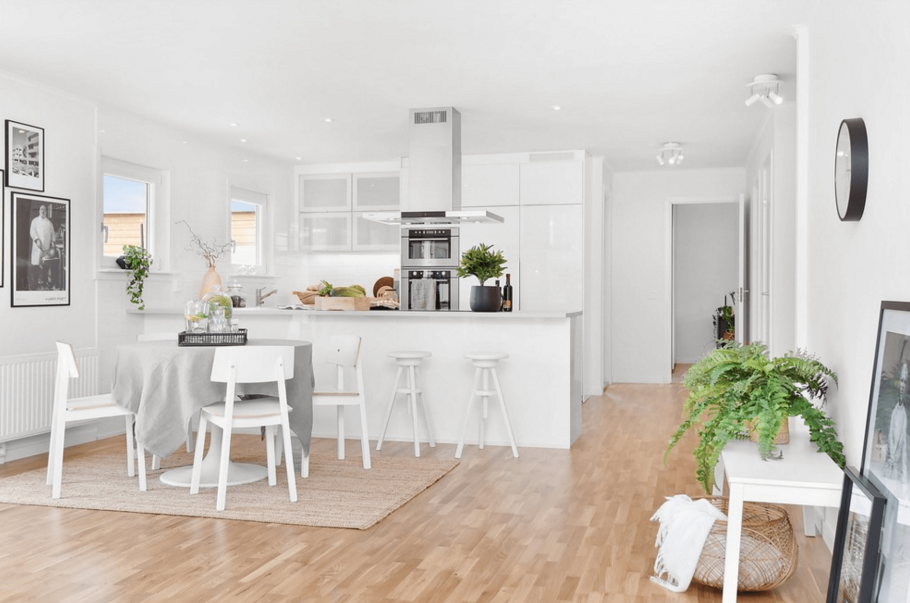 Просторная кухня гостиная в стиле Сканди