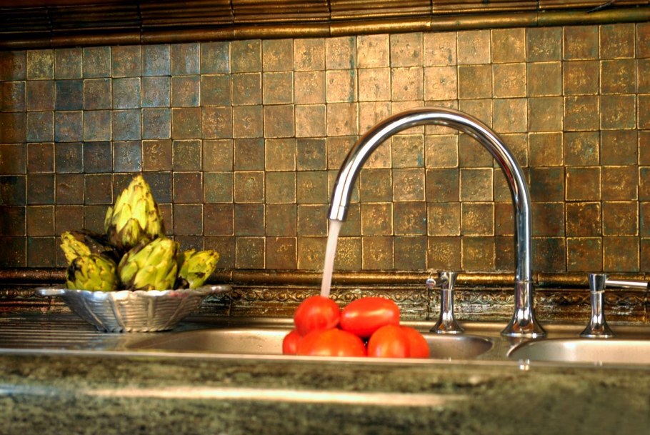 Фартук для кухни латунь