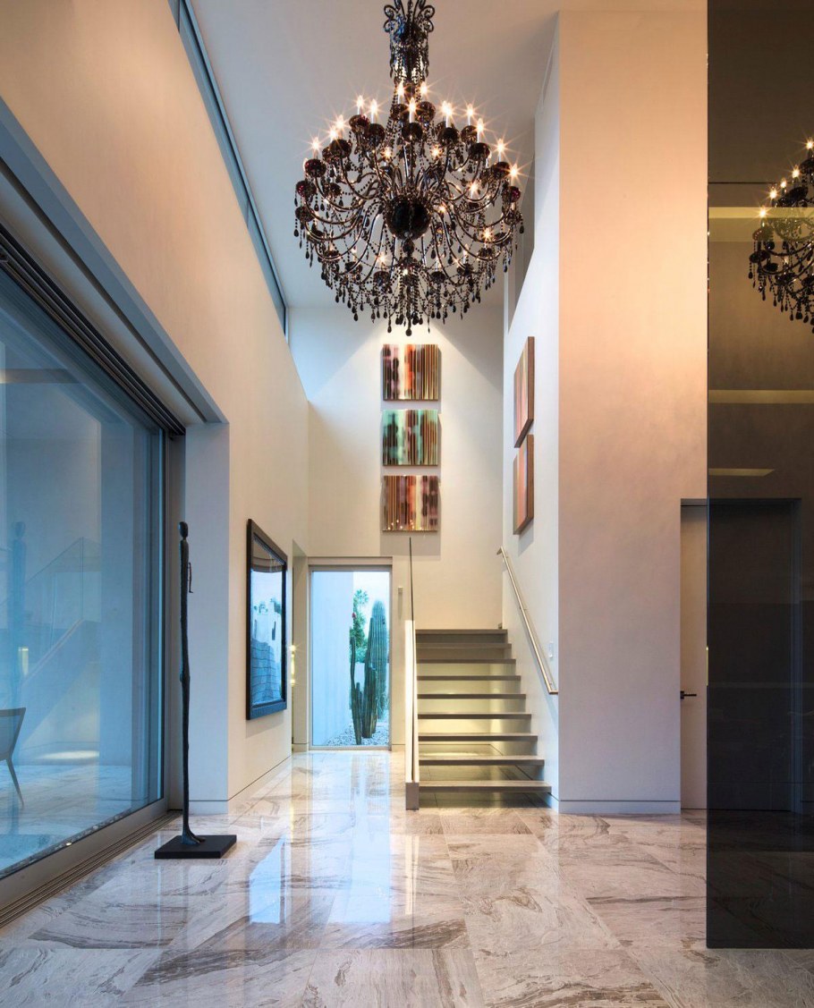 Люстра в Холл