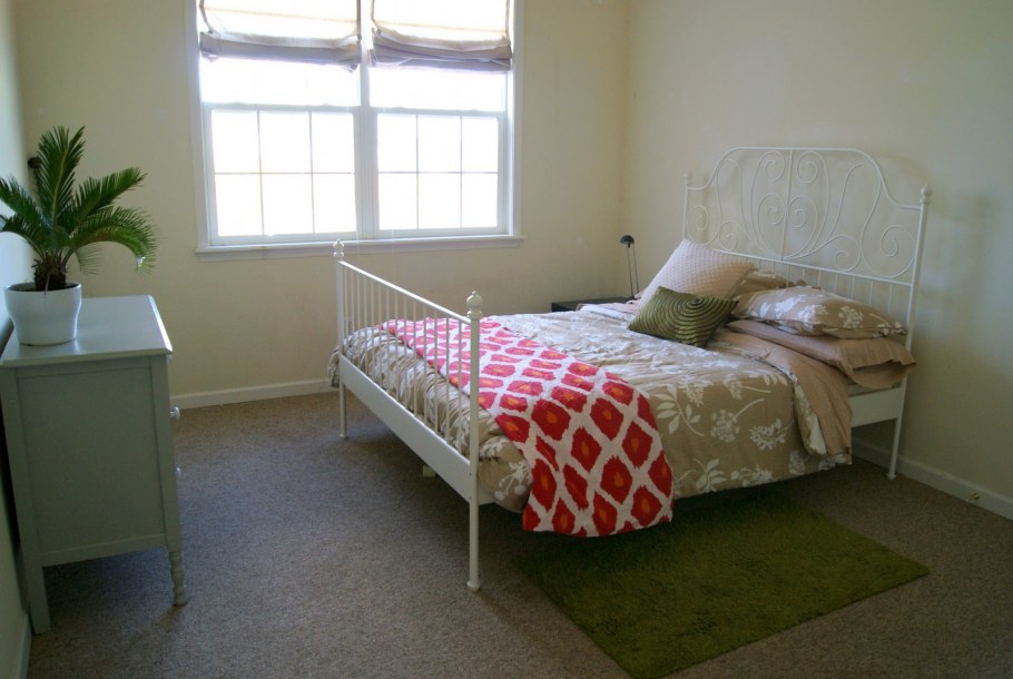 Кровать икеа ЛЕЙРВИК В маленькой комнате