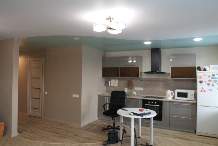 Натяжные потолки кухня гостиная Разделение