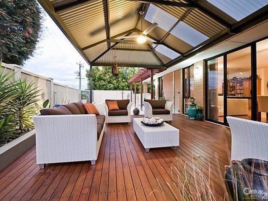 Дом с террасой из кухни