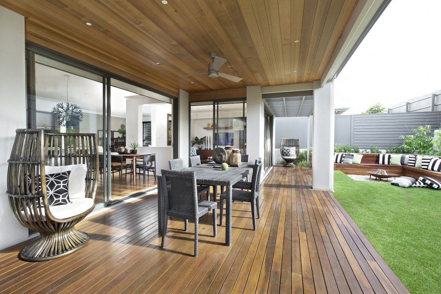 Веранда на даче скромно