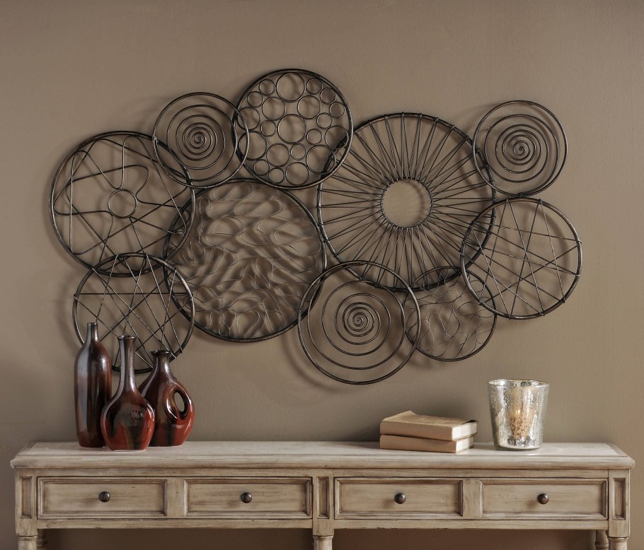Настенный декор из металла