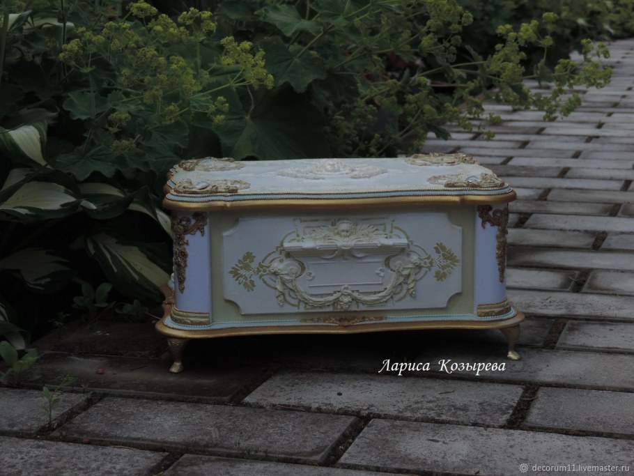 Шкатулка в стиле рококо