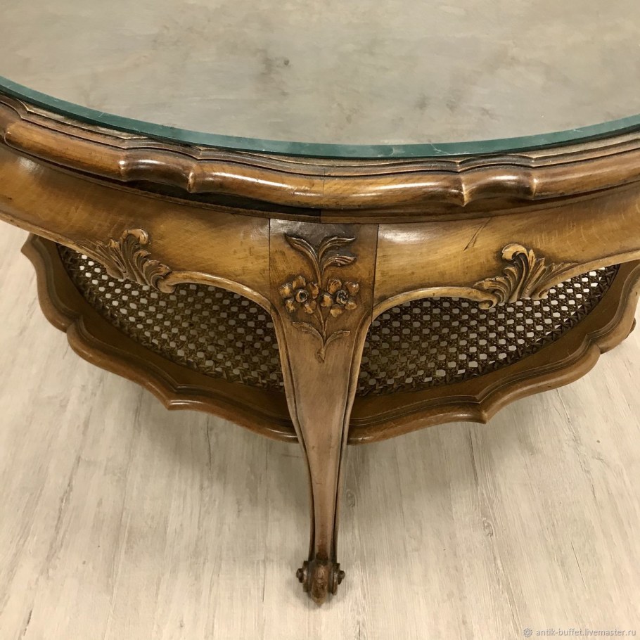 Столик в стиле рококо