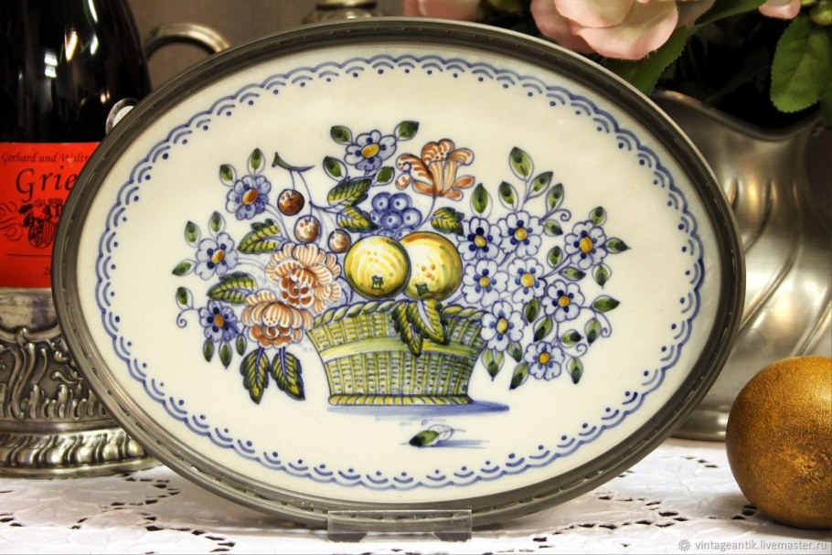Антикварный фаянсовый поднос
