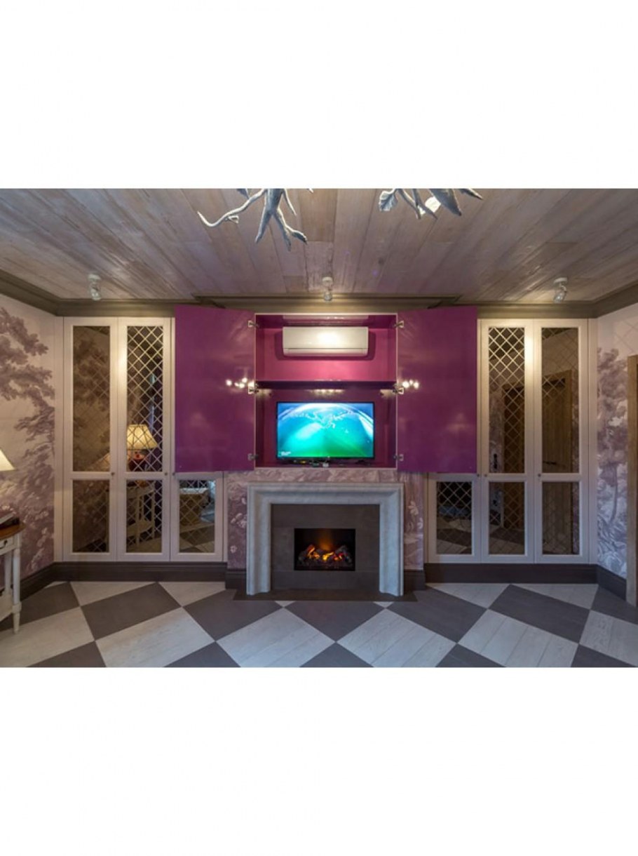 Телевизор над камином