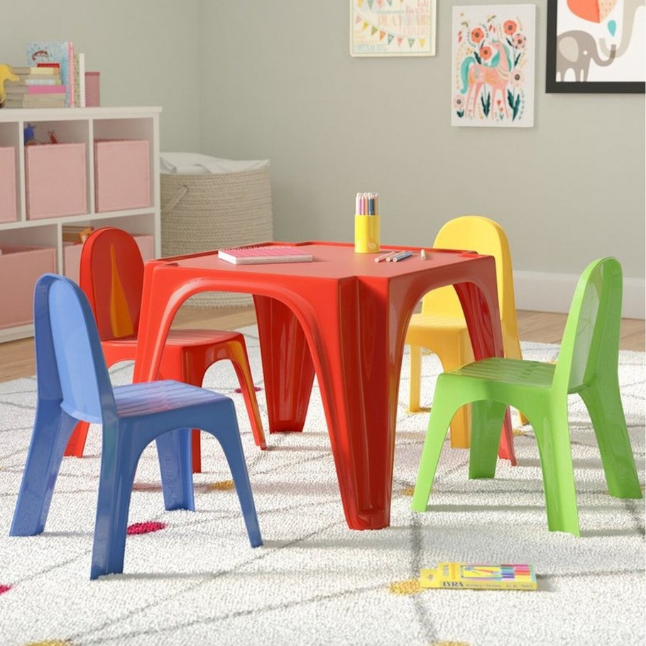 Пластмассовая мебель для детей