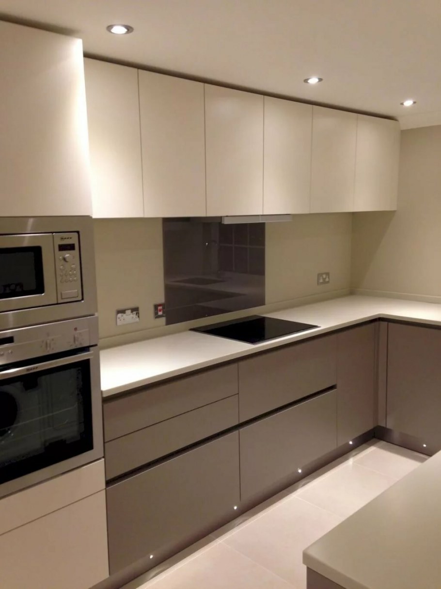 Кухня бежевая матовая