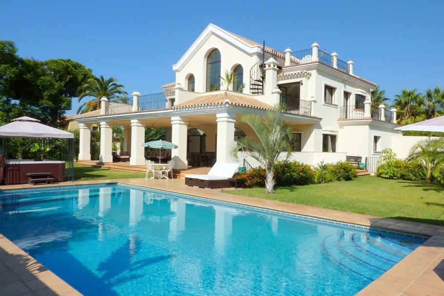 Особняки в Испании у моря