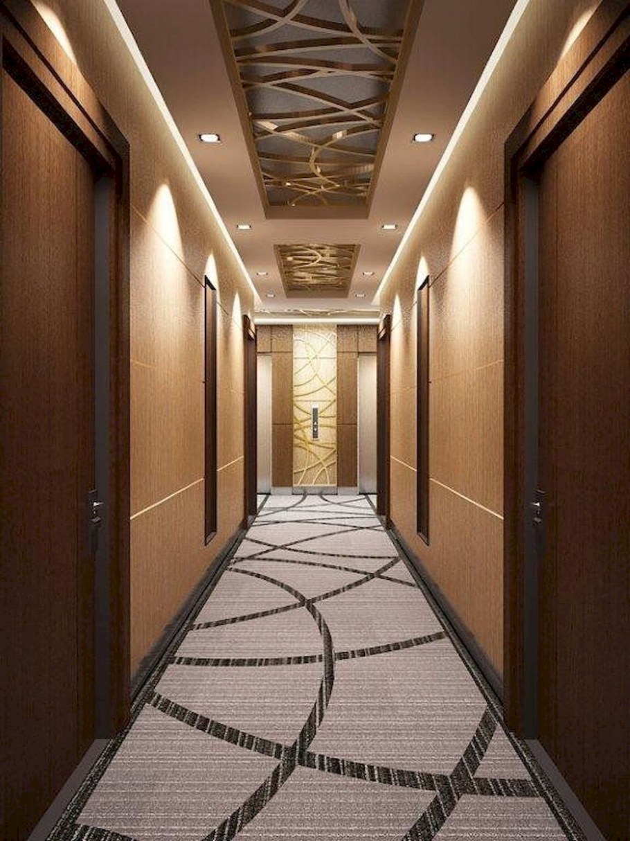 Необычный потолок в коридоре