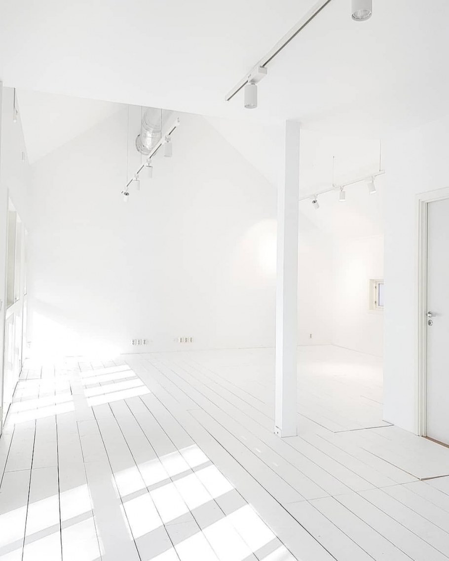 Белое помещение