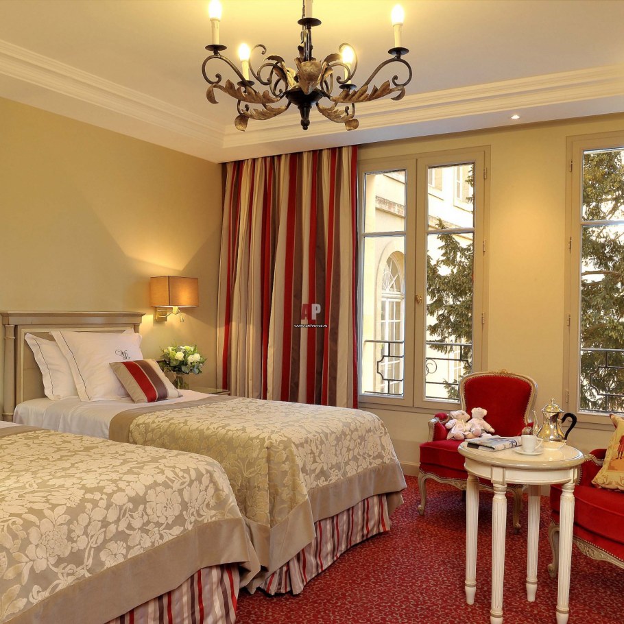 Интерьер гостиничного номера в классическом стиле