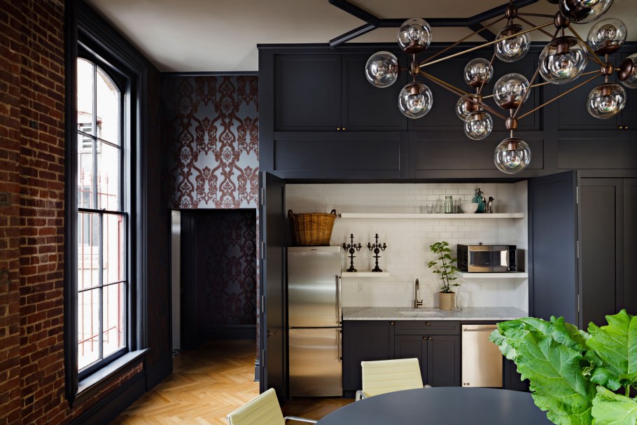 Готический стиль в интерьере кухни