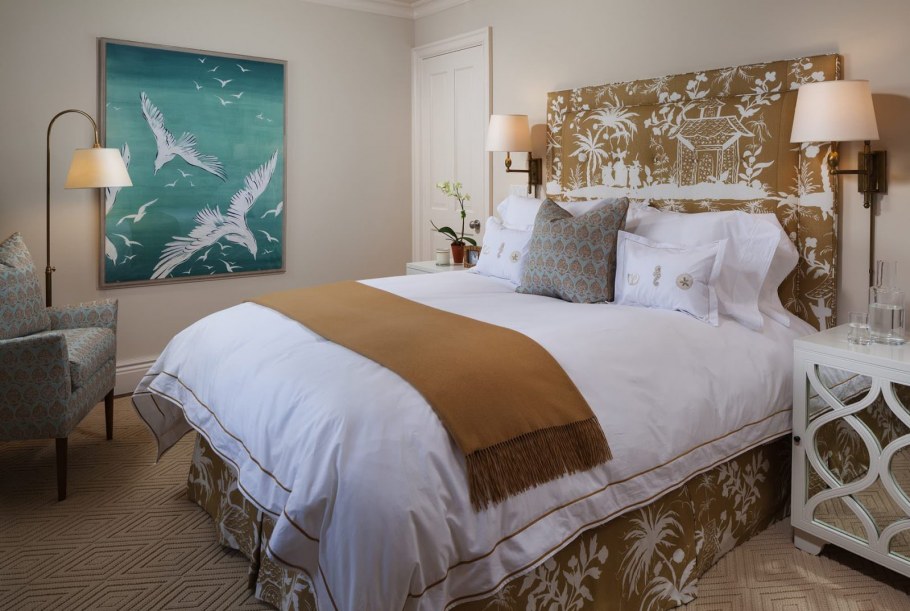 Задний фон кровать спальня