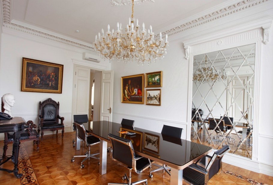 Современная классика в интерьере офиса