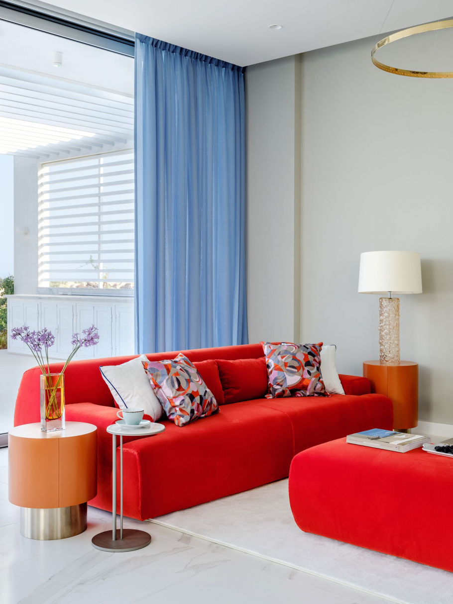 Интерьеры с красными и зелеными акцентами