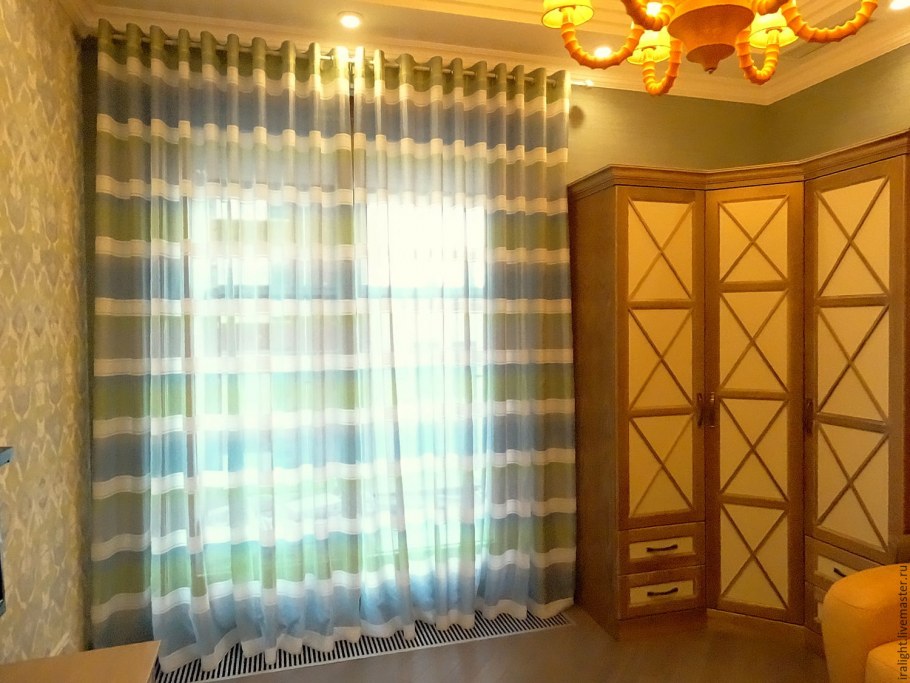 Тюль на люверсах в кухню от стены до стены