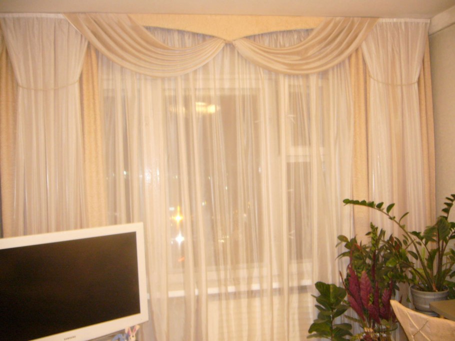 Тюль в спальню потолочный карниз