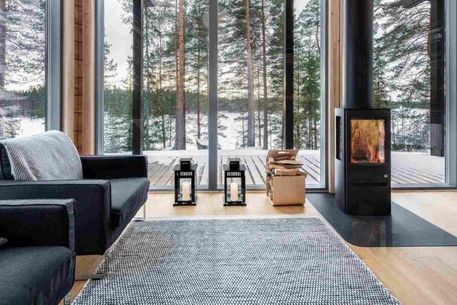 Камин и панорамные окна