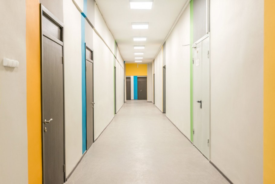 Коридор в учебном заведении