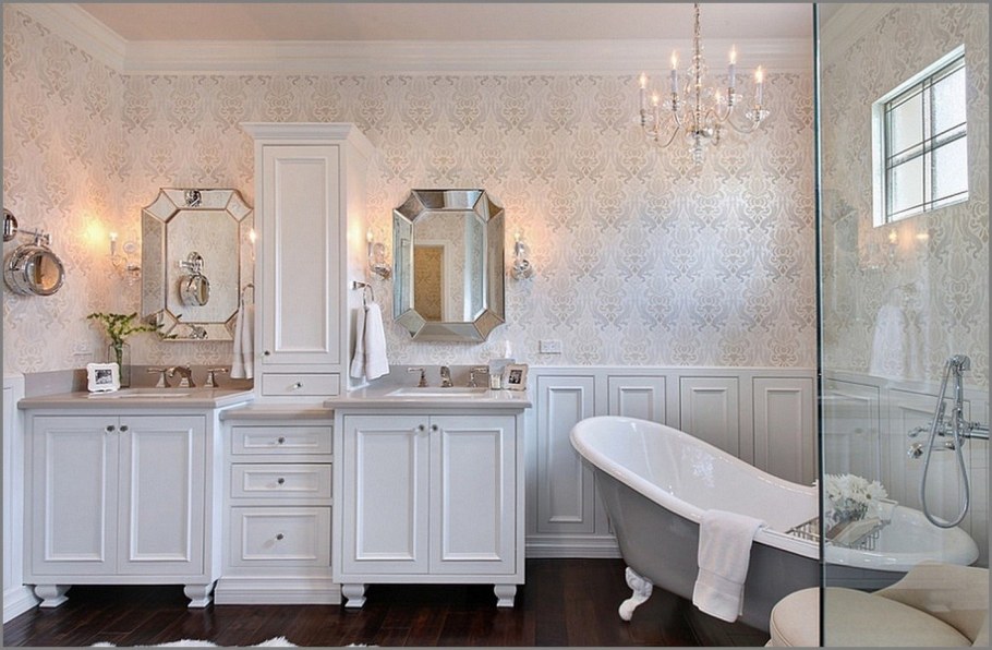 Белая ванная в классическом стиле