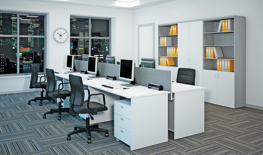 Офис с белой мебелью