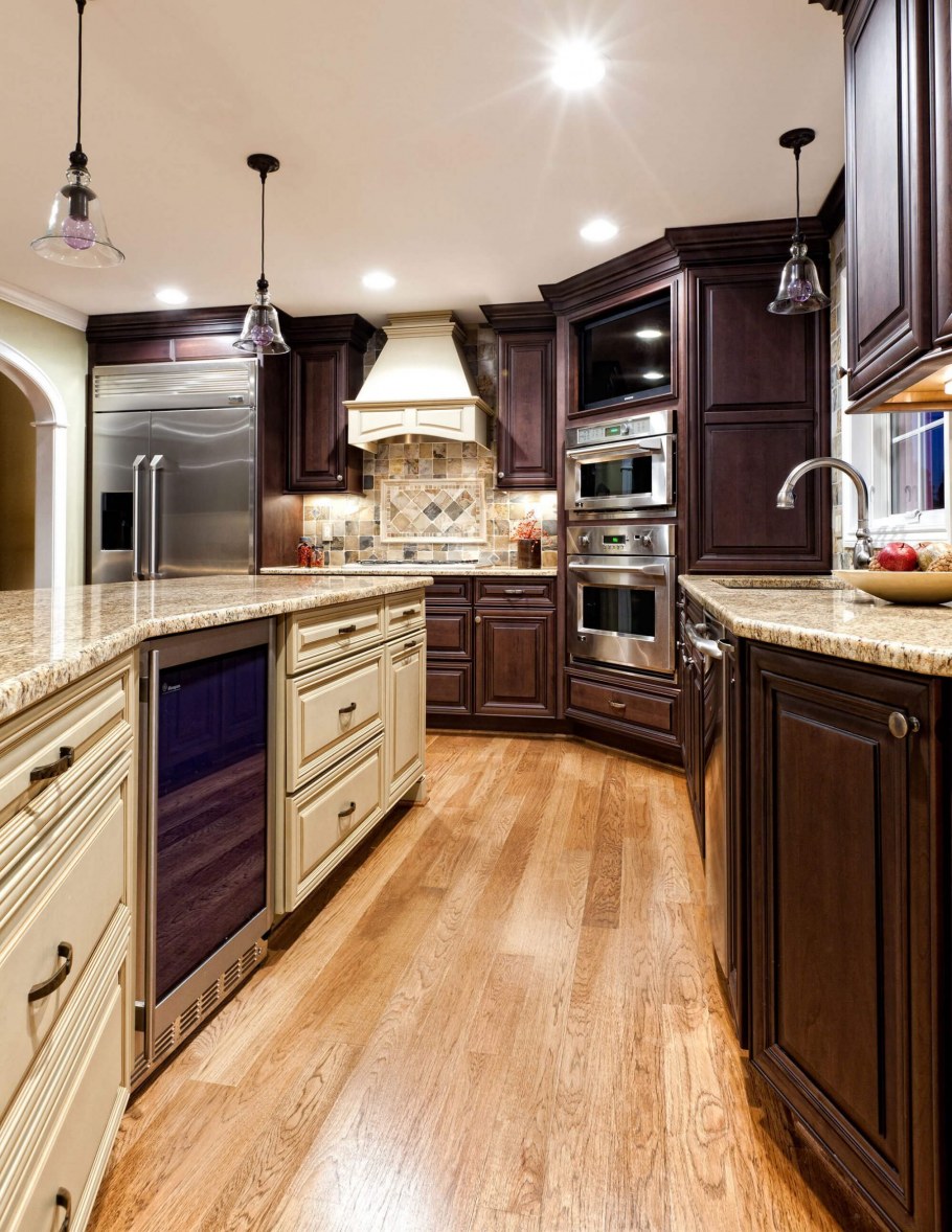 Кухня в коричневых тонах