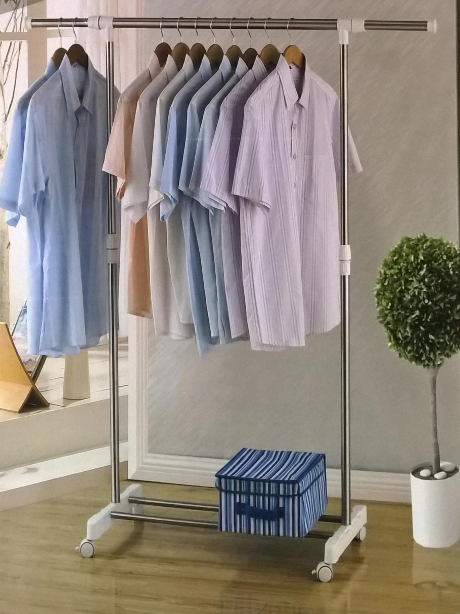 Вешалка для одежды в спальню