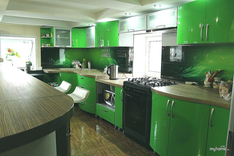 Зеленая кухня 20 кв м