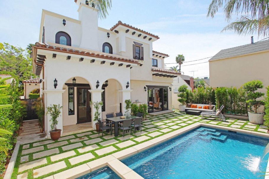 Вилла в испано-мавританском стиле