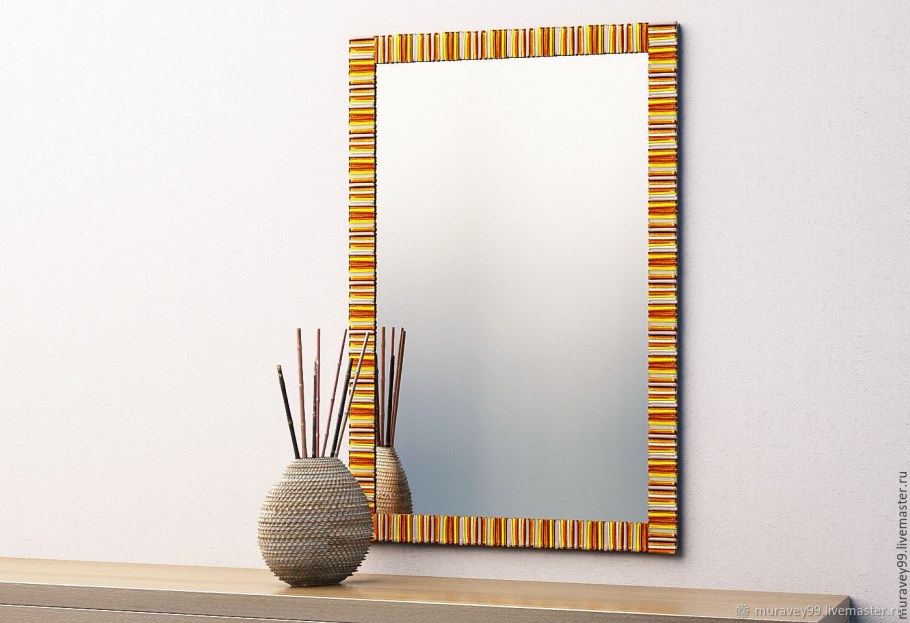 Зеркало в желтой раме
