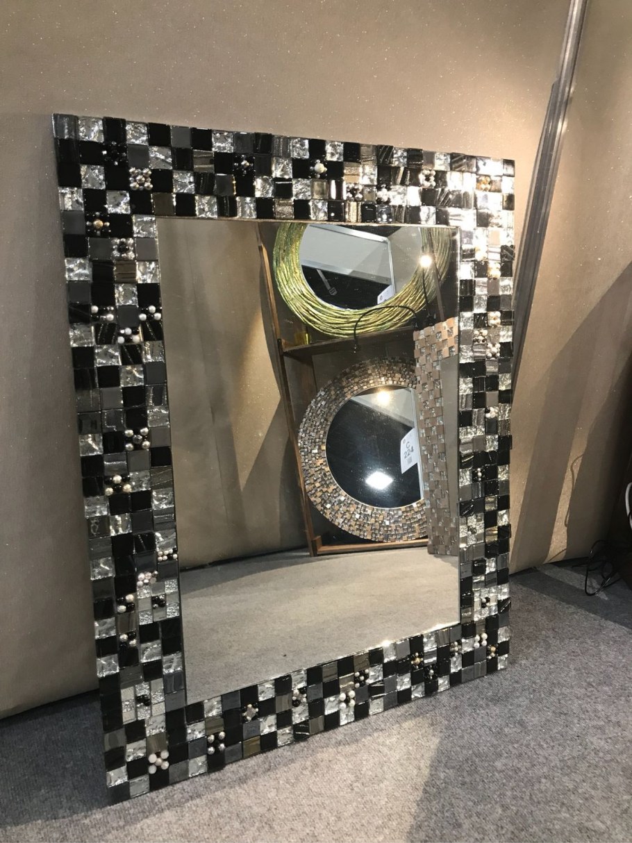 Зеркало в мозаичной раме